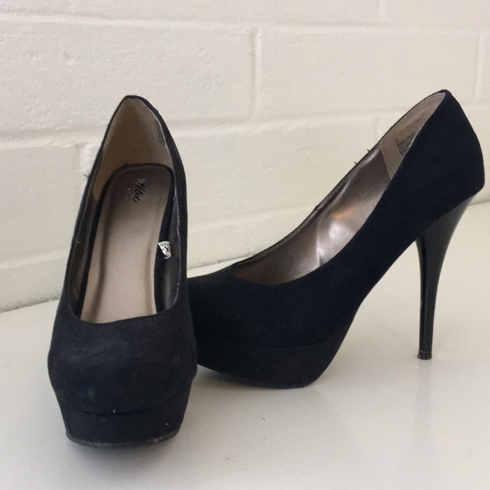 Black Sued Pumps